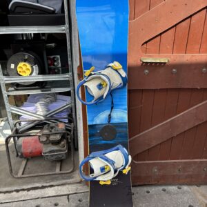 Snowboard bleu